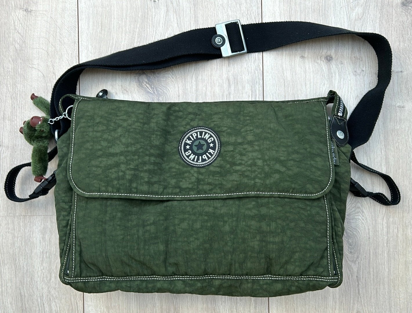 Kipling verzorgingstas/luiertas - Groen met verschoningmatje, Verzorgingstas, Zo goed als nieuw, Groen, Extra vakken