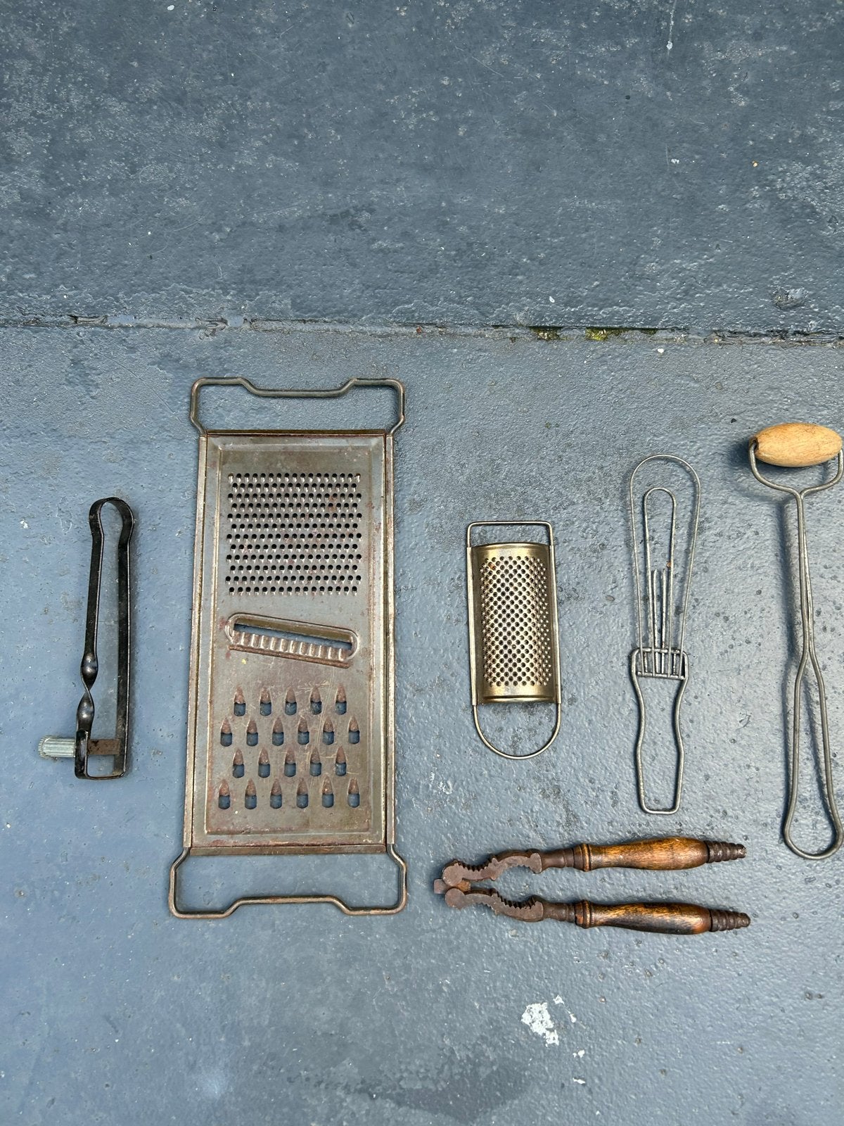 Vintage Keukengerei Set - Rasp, Notenkraker, Garde, Ophalen of Verzenden