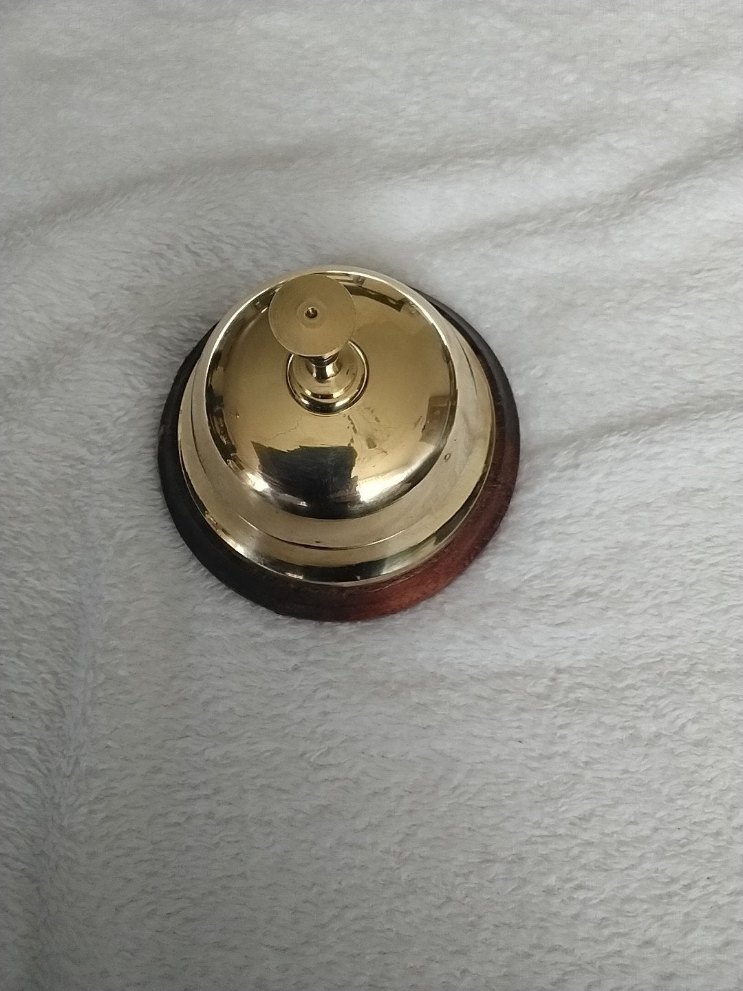 Koperen receptiebel met houten voet - 11,5 cm, Ophalen of Verzenden