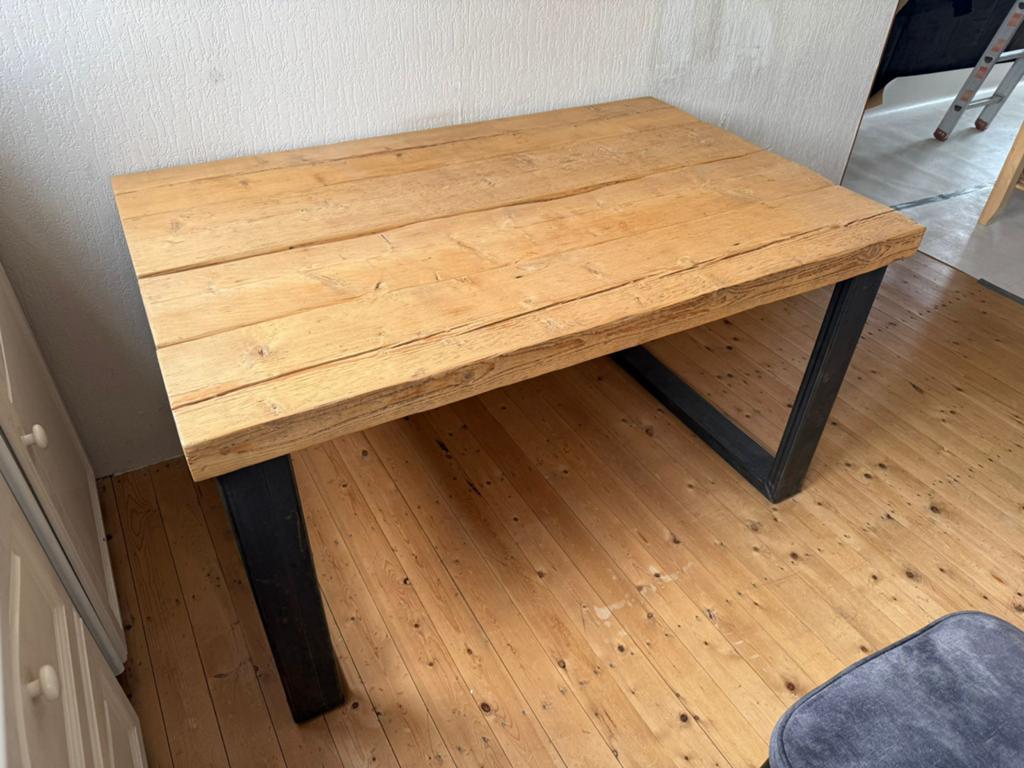 Industriële  houten tafel met metalen onderstel 140x90 cm cm, Gebruikt, 100 tot 150 cm, Vier personen, Industrieel