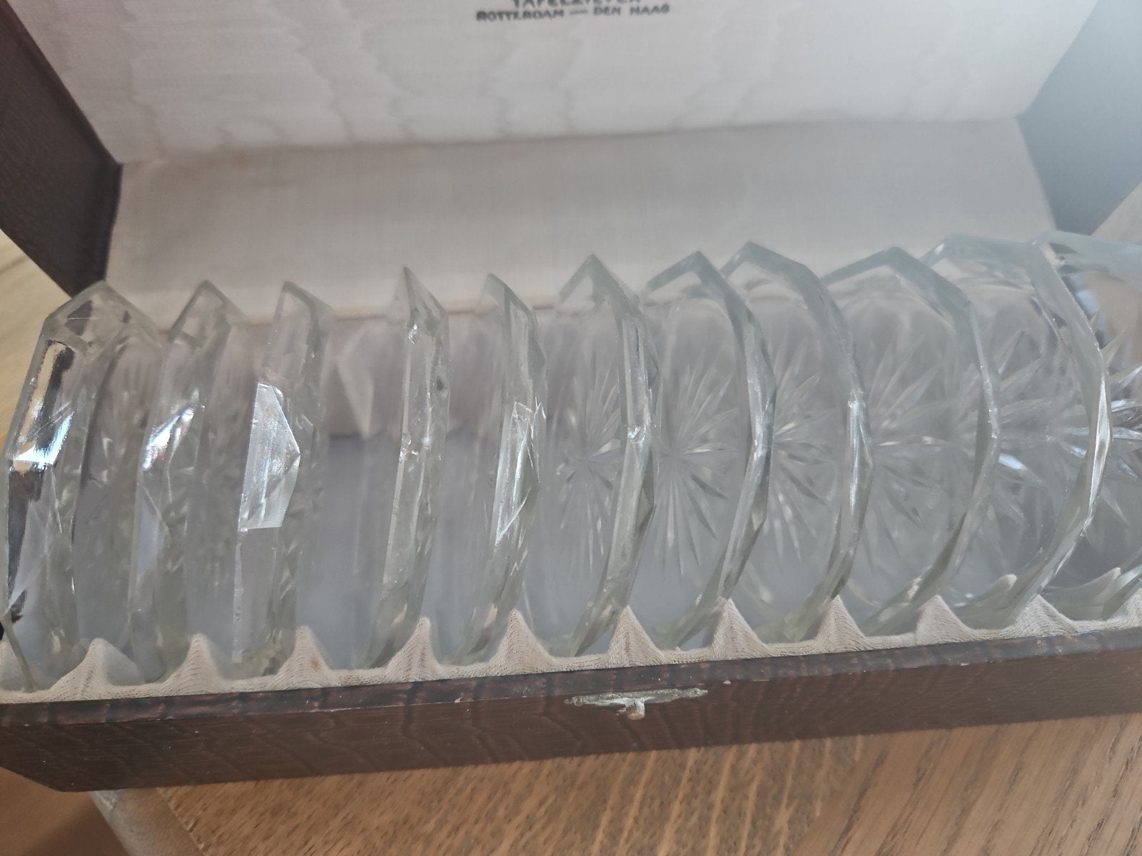 Vintage glazen onderzetters in houten doos - Rio C. Mählman, Ophalen of Verzenden, Gebruikt, Glas of Kopje