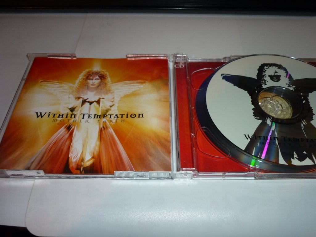 Within Temptation - Mother Earth (Limited Edition CD+cdROM), Rock, Ophalen of Verzenden, Zo goed als nieuw, Bonusmateriaal