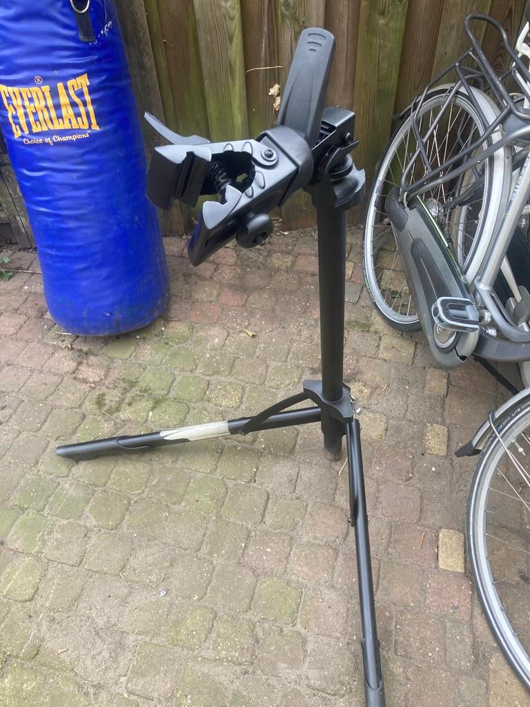 Fiets montage-werkstandaard.  ‘Tripod’, Ophalen, Zo goed als nieuw