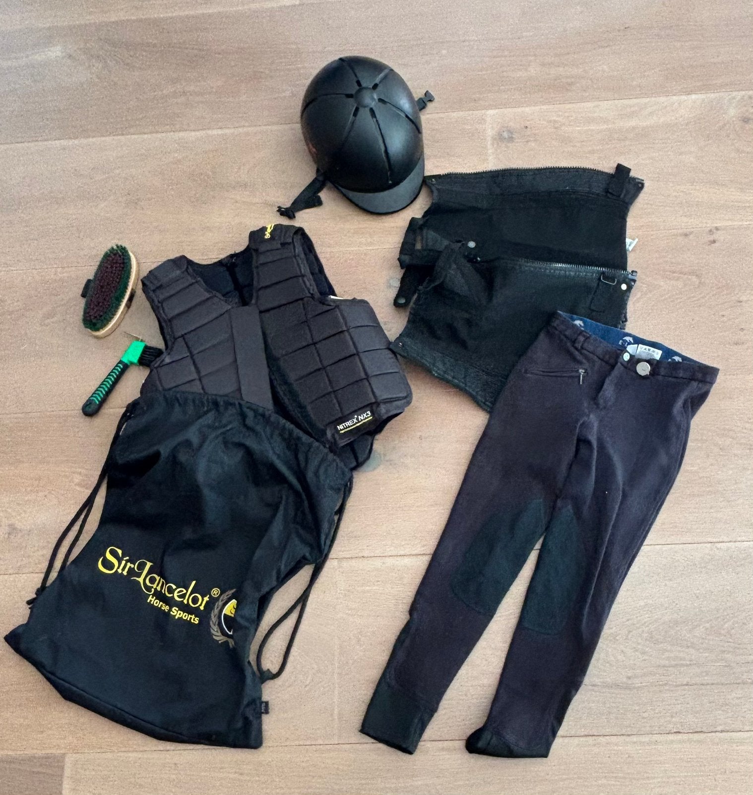 Red horse Cap en Sir Lancelot body protector paardrijden, Ophalen, Red Horse, Zo goed als nieuw, Overige maten
