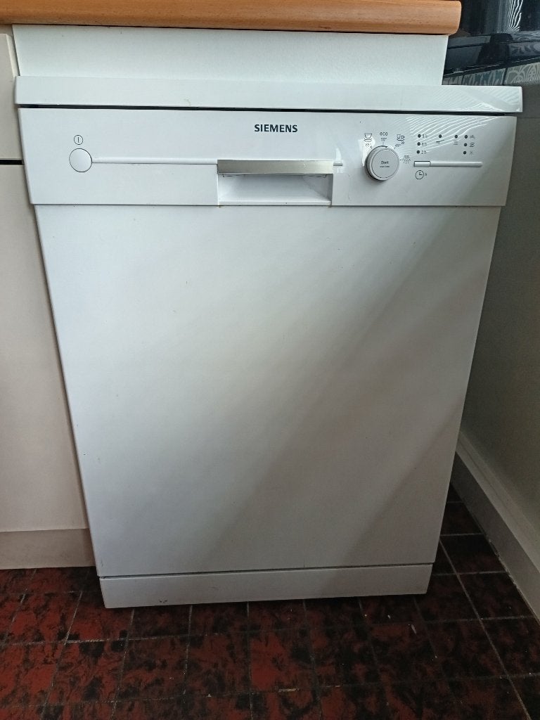 Gratis; Defecte vaatwasser Siemens, Ophalen, Niet werkend, 85 tot 90 cm, 45 tot 60 cm