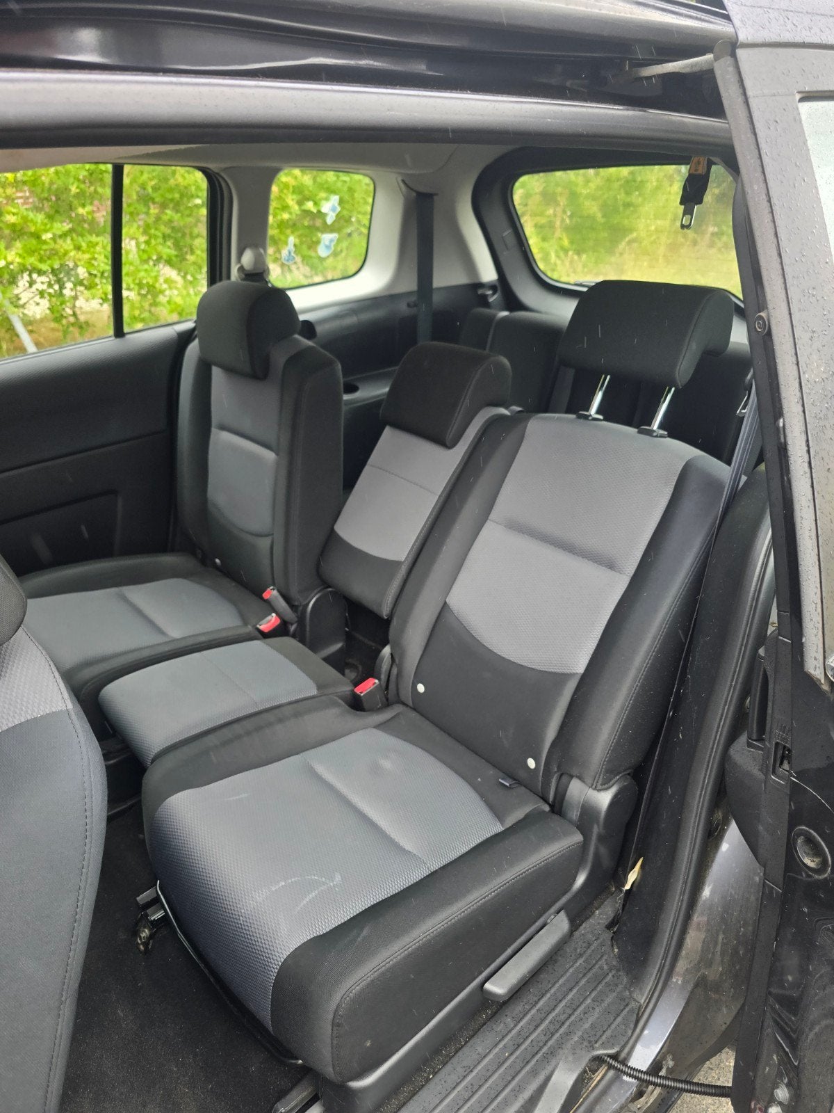 Mazda 5 1.8 2006 Grijs 7 person en nieuwe Apk, Auto's, Mazda, 1370 kg, 4 cilinders, 7 stoelen, Origineel Nederlands