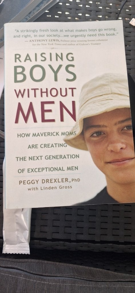 Raising boys without men. Peggy F. Drexler, Ophalen of Verzenden, Zo goed als nieuw
