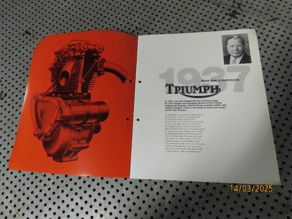 Triumph kleurenfolder Reclame Advertentie '93 Trident e.a., Ophalen of Verzenden, Gebruikt, Motoren