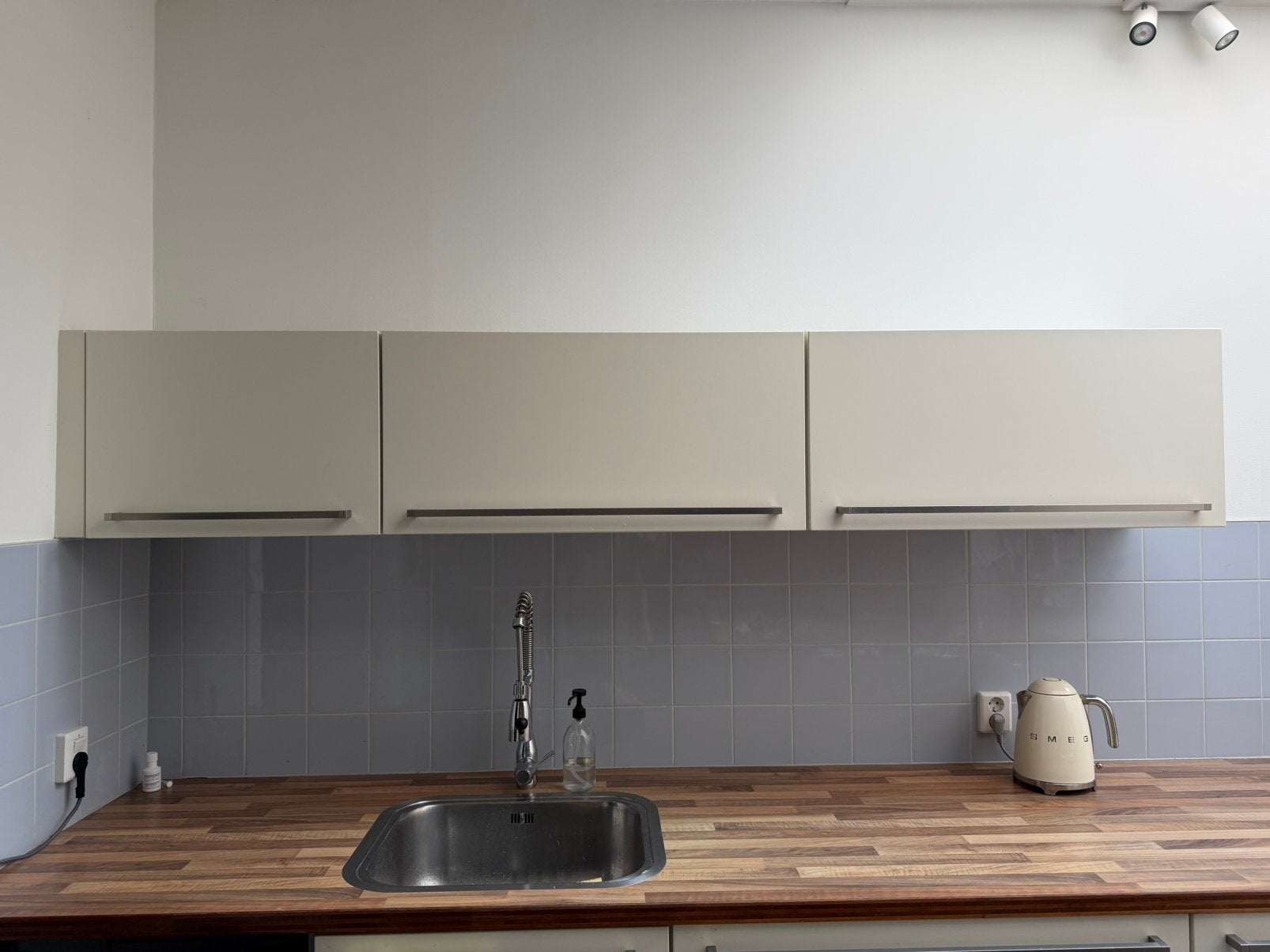 Wall-mounted kitchen cabinets, Huis en Inrichting, Keuken | Complete keukens, Gebruikt, Wit, Ophalen