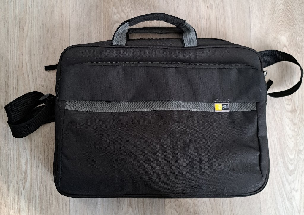 Case Logic 17 inch laptop tas, 17 inch of meer, Ophalen of Verzenden, Zo goed als nieuw, Schouderband