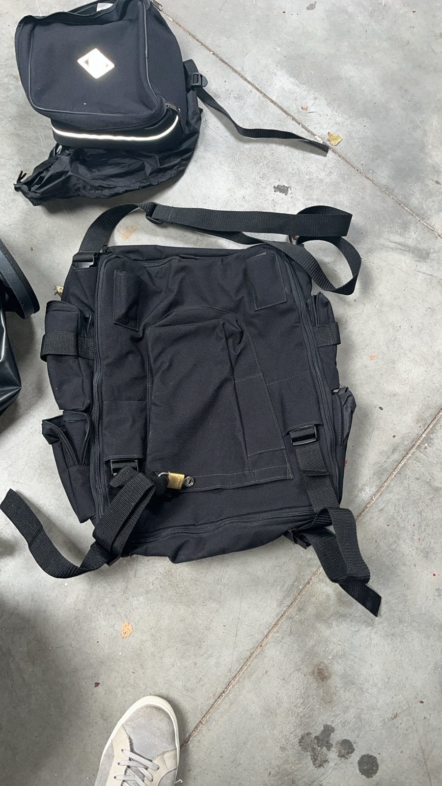 Zwarte rugzak/tas met meerdere vakken motor tassen, Overige merken, Gebruikt, 25 tot 40 cm, Ophalen of Verzenden