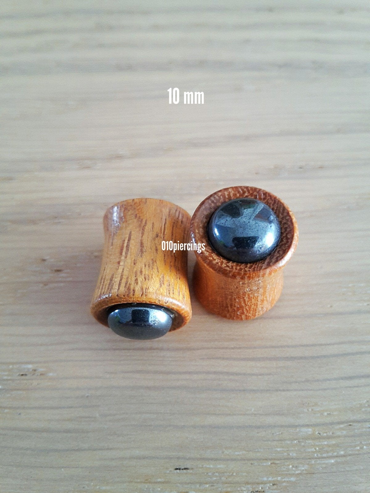 Nieuwe pluggen, tunnels. Hout. Met natuursteen. 10 mm., Ophalen of Verzenden, Zo goed als nieuw, Overige materialen, Oor- of Traguspiercing
