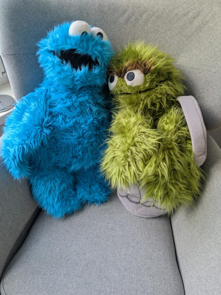Sesamstraat Living Puppets Cookiemonster en Oscar handpoppen, Ophalen of Verzenden, Zo goed als nieuw