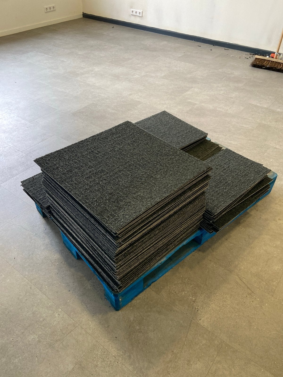 Vloerbedekking tegels 50x50 antraciet grijs (100+ stuks), Huis en Inrichting, Ophalen, Gebruikt, Tapijttegels, Grijs