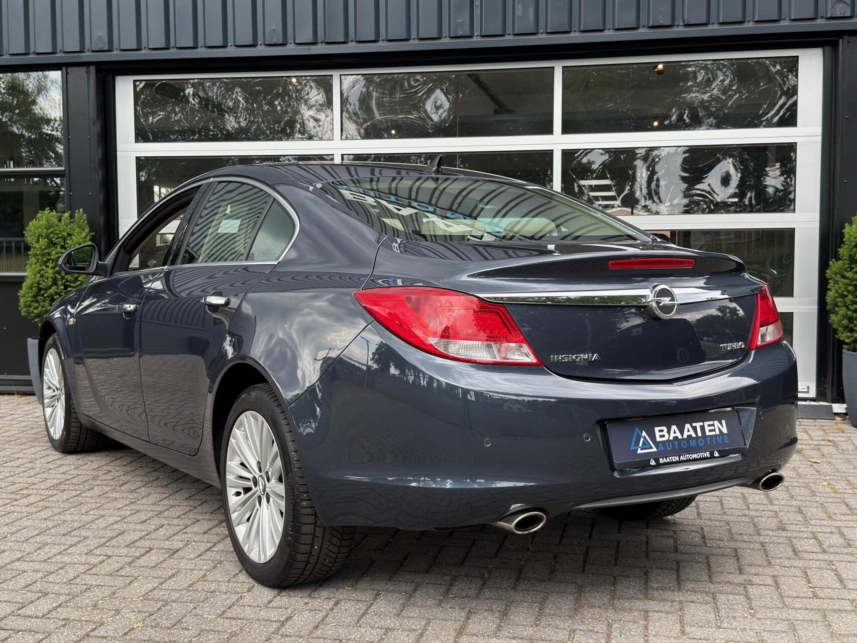 Opel Insignia 2.0 T 220 PK Cosmo|Metro Blue|59.500km|PDC|Nav, Voorwielaandrijving, 1998 cc, Beige, 4 cilinders