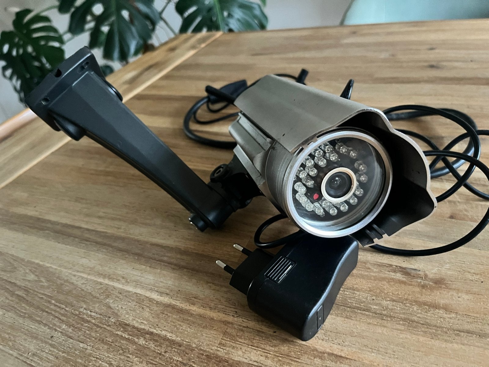 IP Camera Buitencamera met nachtzicht en adapter, Ophalen of Verzenden, Gebruikt, Buitencamera