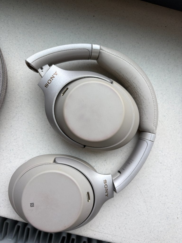 Sony WH-1000XM3 zilver + case