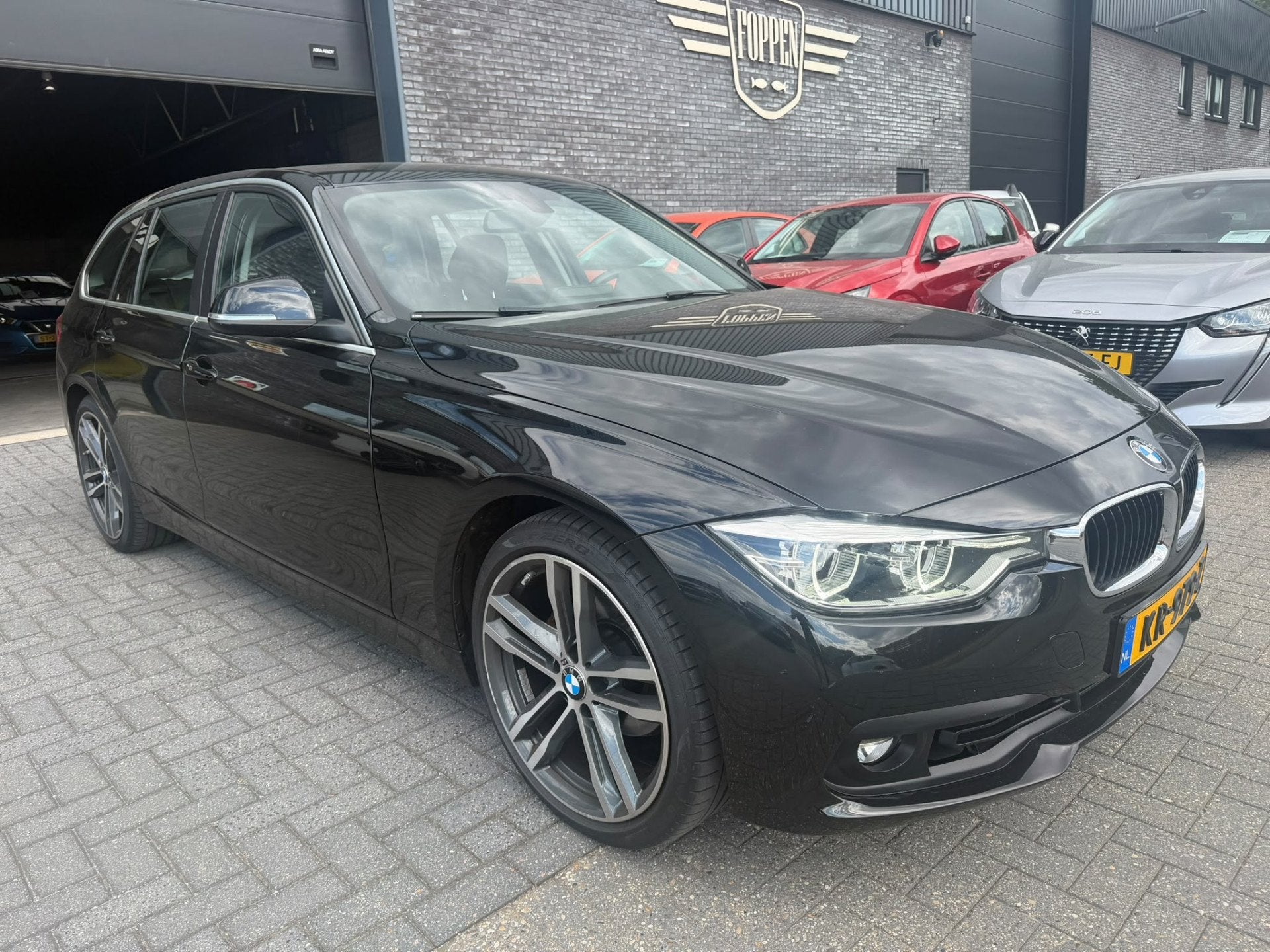 BMW 3 Serie Touring 318i Centennial Executive | 3/6 OF 12 MN, Auto's, Automaat, Gebruikt, Euro 6, 1465 kg