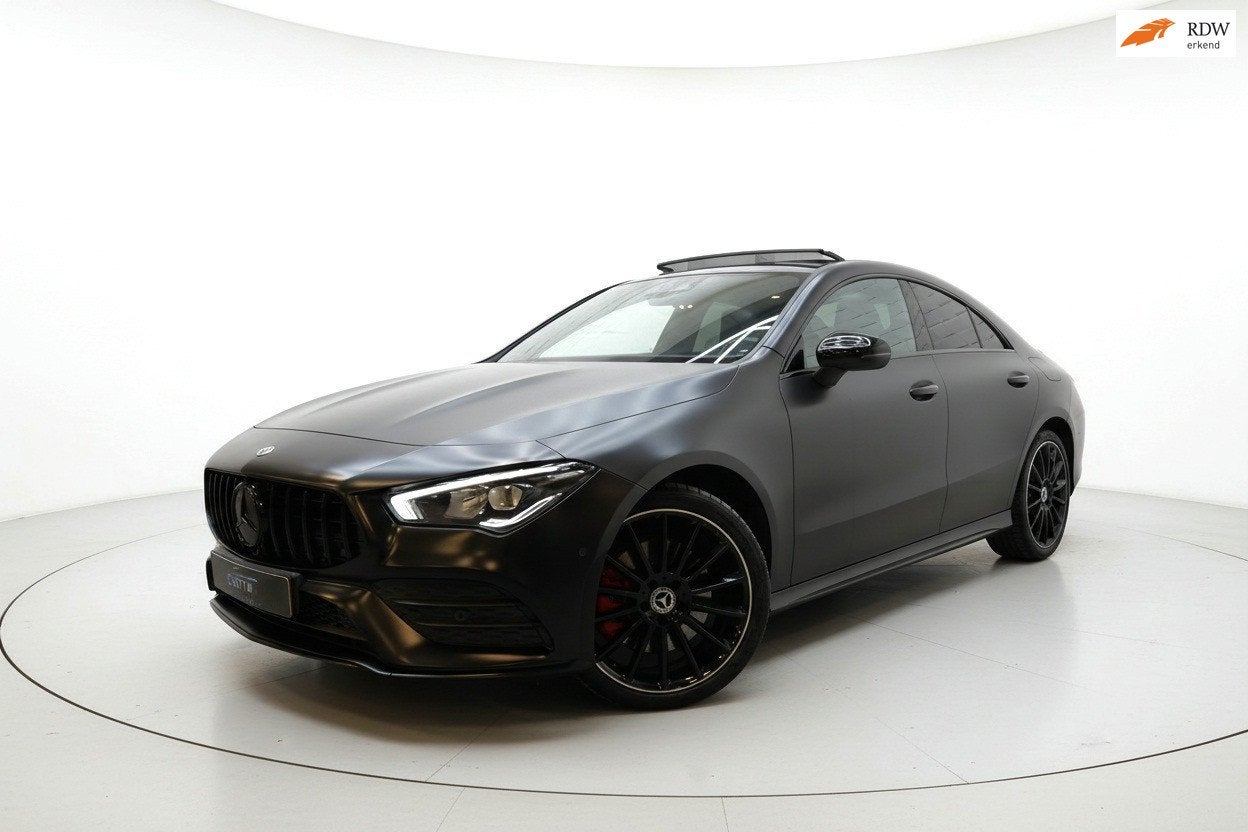 Mercedes-Benz CLA-klasse 250 e AMG NIGHT PANO SFEER CAM, Auto's, Gebruikt, 4 cilinders, 15 kWh, Wit