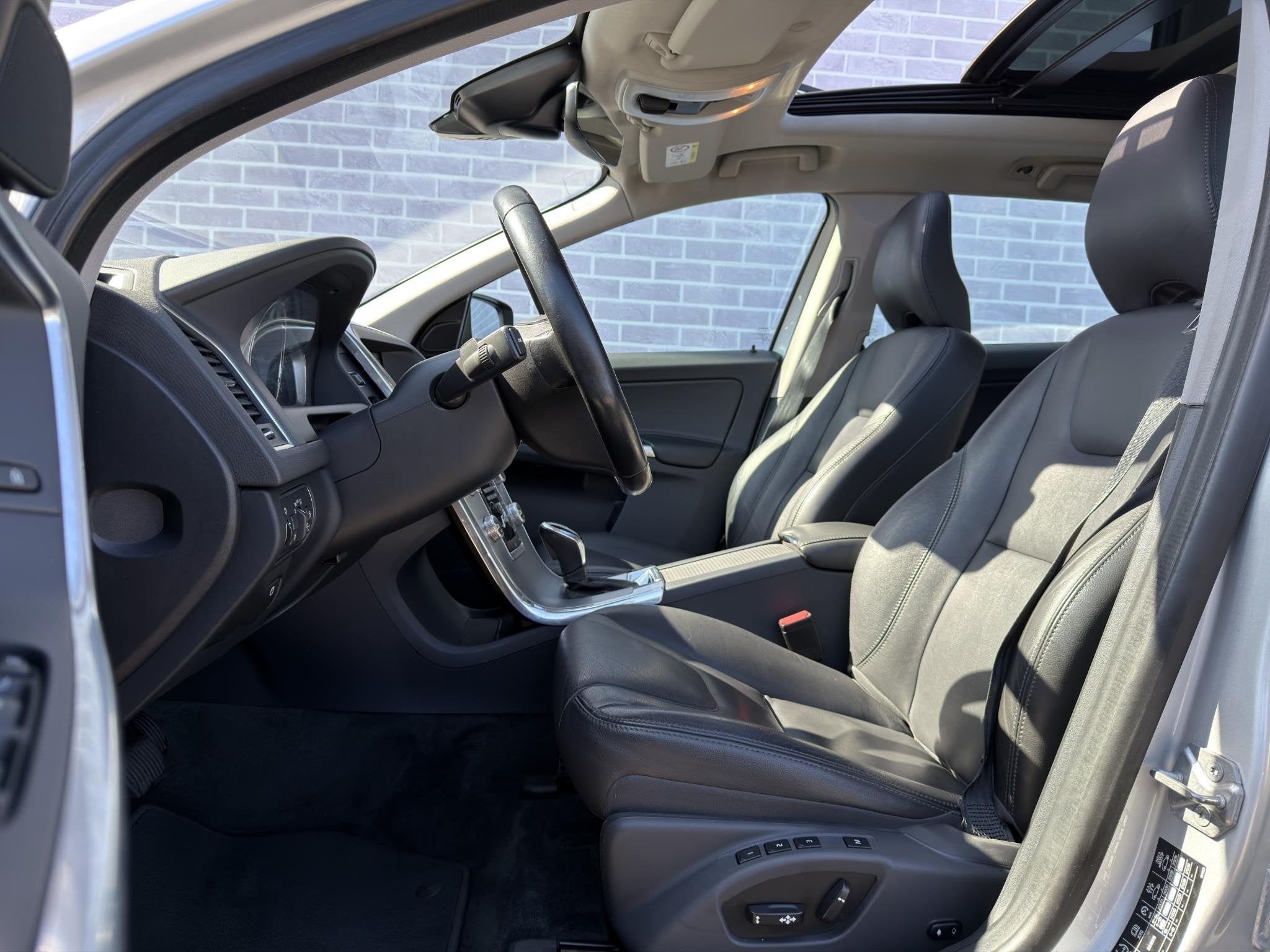 Volvo XC60 T5 245 pk Summum Aut. | Trekhaak 1800 kg | Elektr, Bedrijf, XC60, Vierwielaandrijving, SUV of Terreinwagen