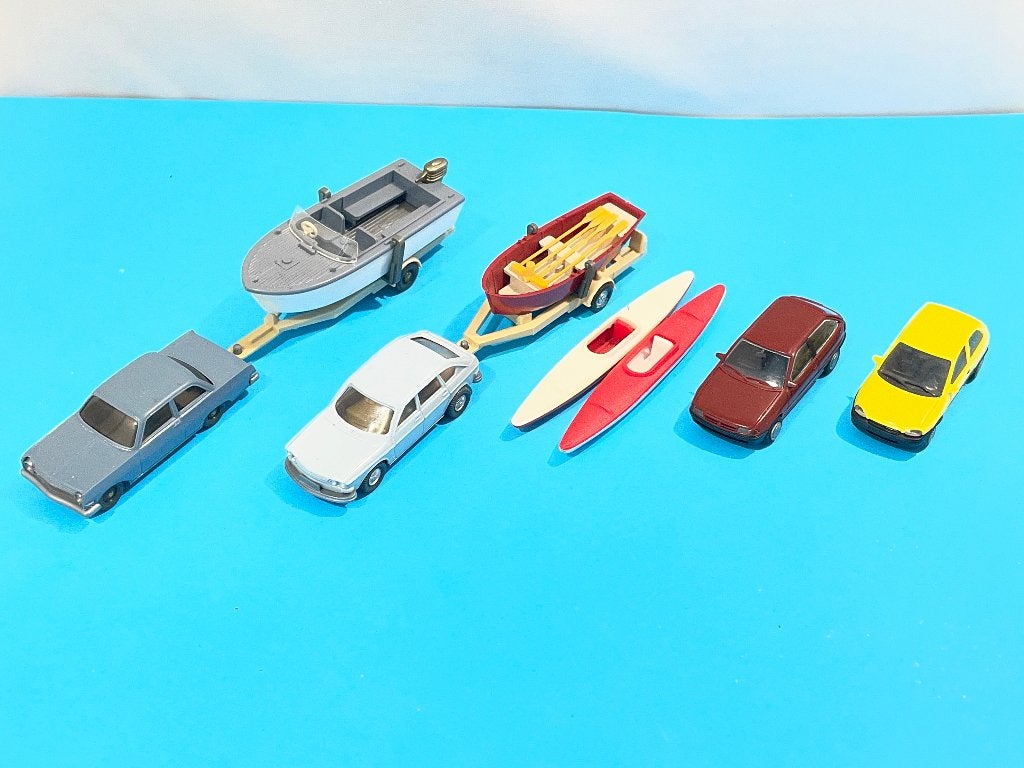 4 Modelauto's, 2 met boot/aanhanger, 2 kano's, Overige merken, Gebruikt, Gelijkstroom of Wisselstroom, Overige typen