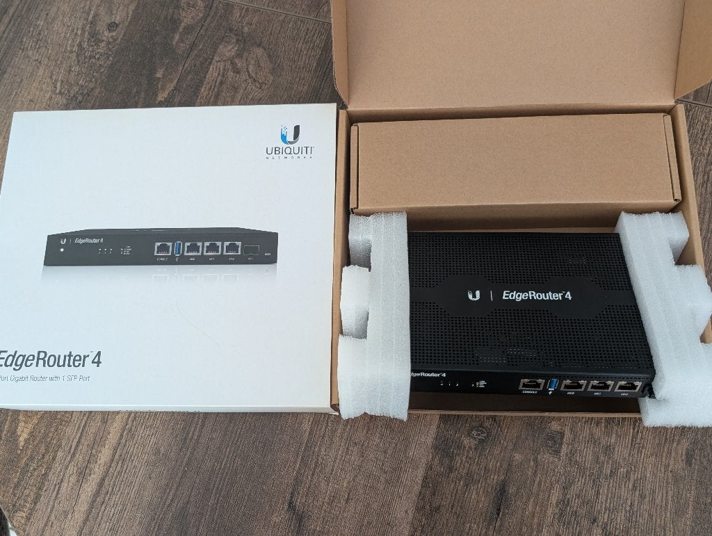 Ubiquiti EdgeRouter 4 – vrijwel ongebruikt + ori verpakking, Computers en Software, Ophalen, Zo goed als nieuw, Router, Ubiquiti UniFi