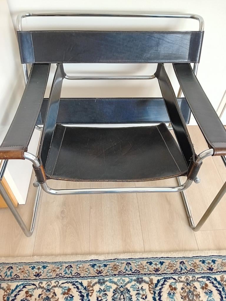 Marcel Breuer fauteuil 500 euro, twee voor 950. Zwart leer., Gebruikt, Ophalen of Verzenden, 50 tot 75 cm, Leer