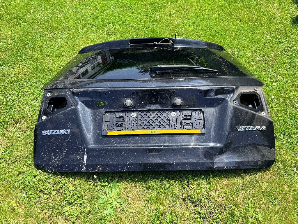 Suzuki Vitara 2019 - achterklep - zwart - schade., Auto-onderdelen, Ophalen, Gebruikt, Achter, Bumper