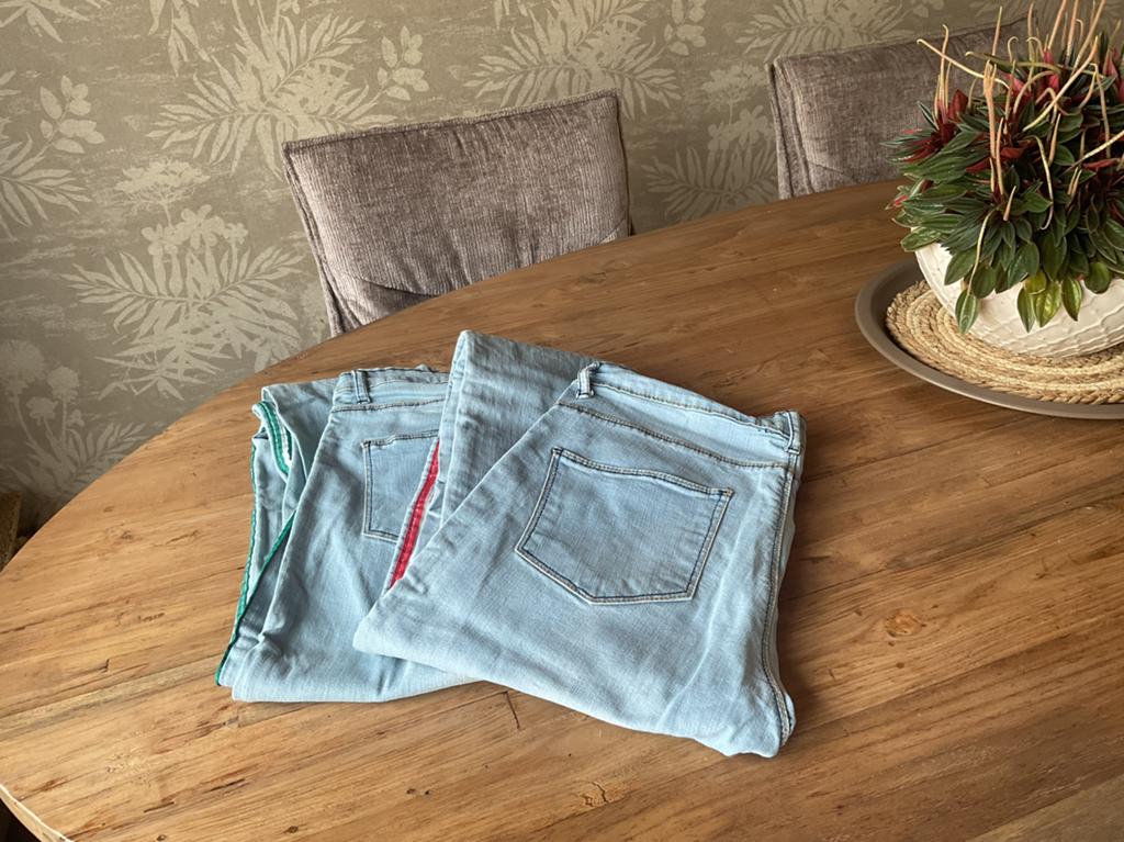 2 mooie l.blauwe jeans met bies. Mt XL. Samen NU 15€!!, Kleding | Dames, Spijkerbroeken en Jeans, Ophalen of Verzenden, Gedragen