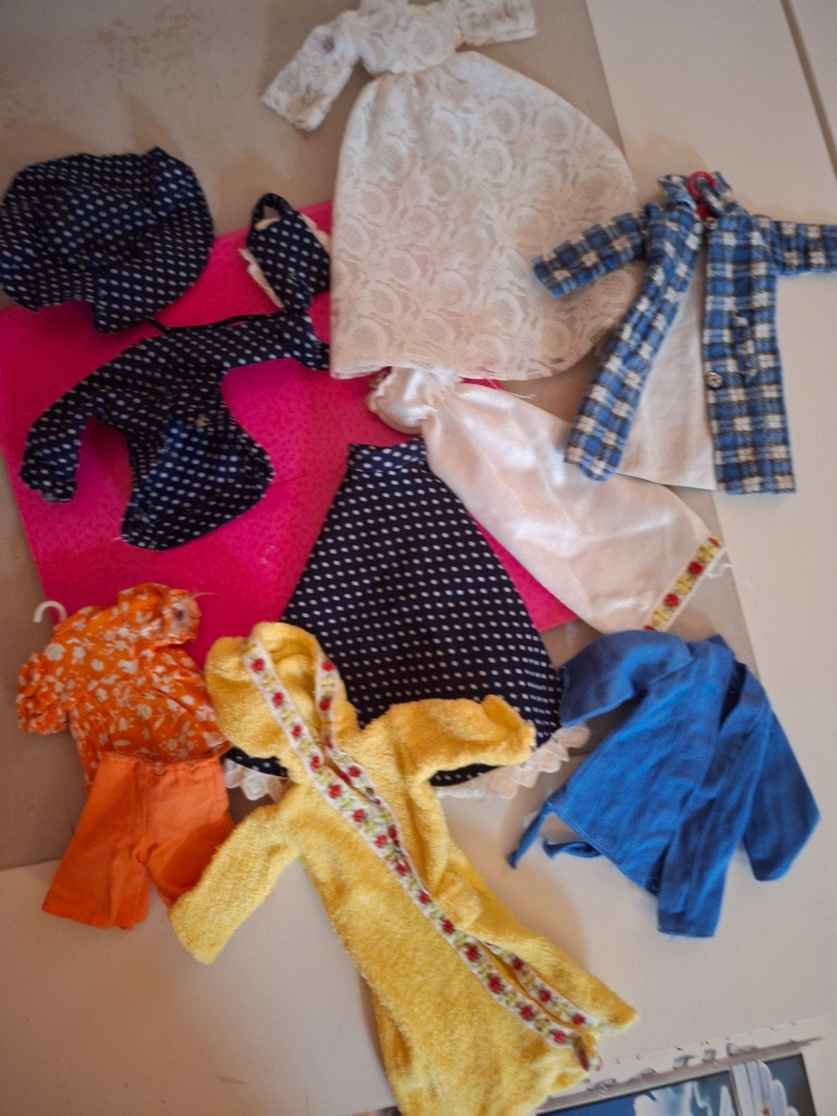 vintage Sindy kleertjes dolls poppen toys barbie, Verzamelen, Poppen, Verzenden, Kleertjes