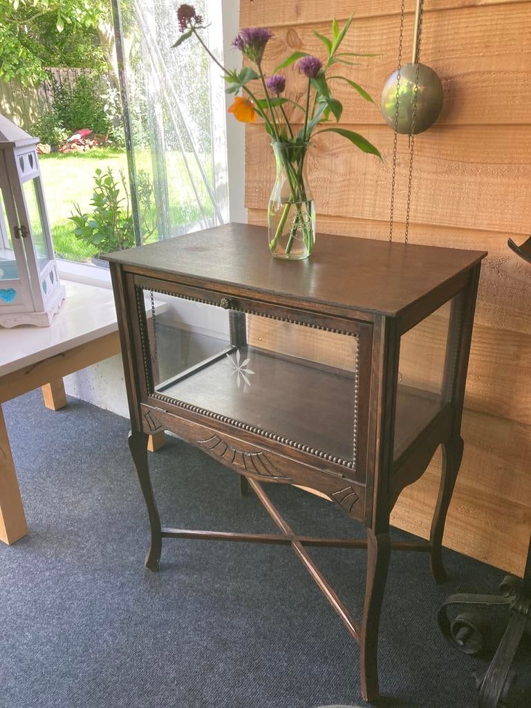 Antieke vitrinekastje / bijzettafel met geslepen glas, Huis en Inrichting, Ophalen, 50 tot 100 cm, Glas, Zo goed als nieuw