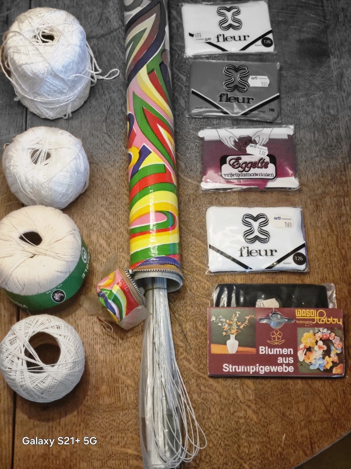 Grote partij knutselmateriaal voor nylonbloemen, Hobby en Vrije tijd, Gebruikt, Textiel, Meerkleurig, Knutselmateriaal