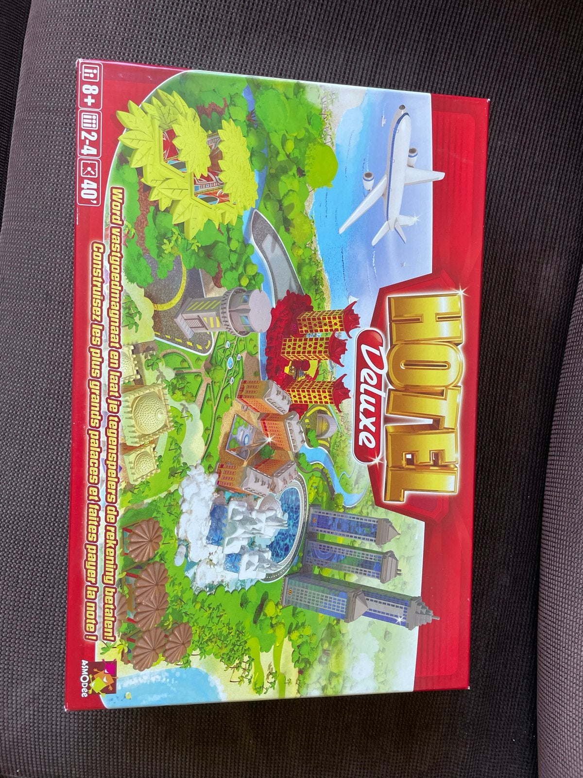 Hotel Deluxe Bordspel - Bouw je eigen hotelimperium!, Hobby en Vrije tijd, Gezelschapsspellen | Bordspellen, Drie of vier spelers