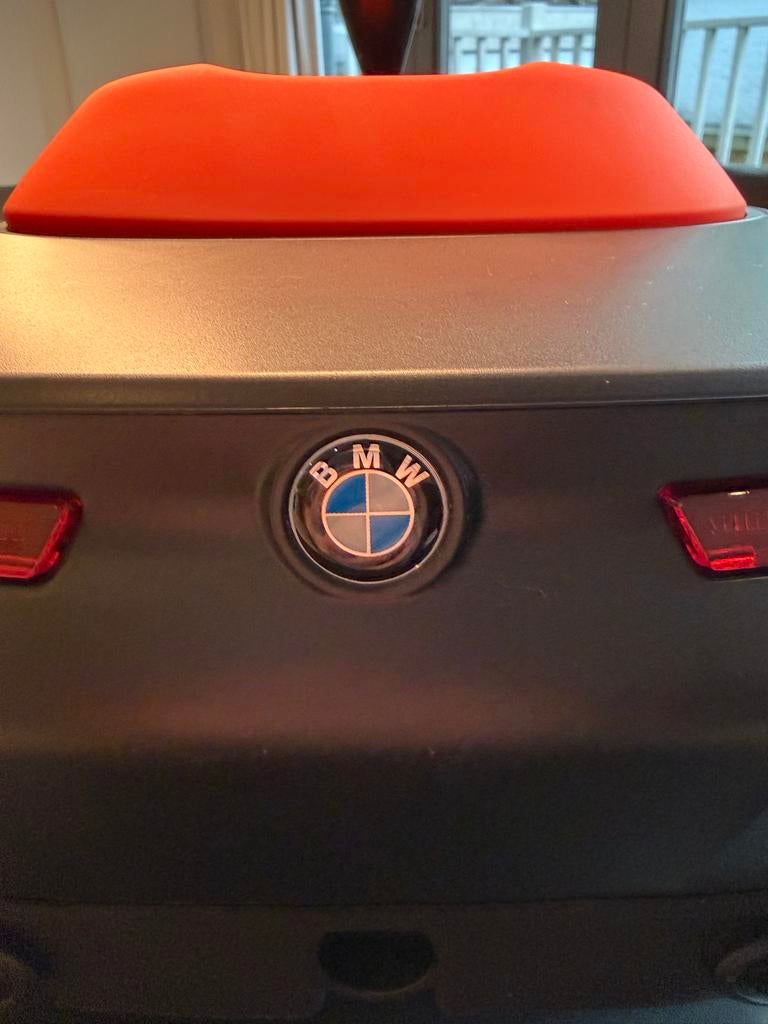 BMW Loopauto Zwart/Rood - Zo goed als nieuw, Kinderen en Baby's, Speelgoed | Buiten | Voertuigen en Loopfietsen, Ophalen of Verzenden