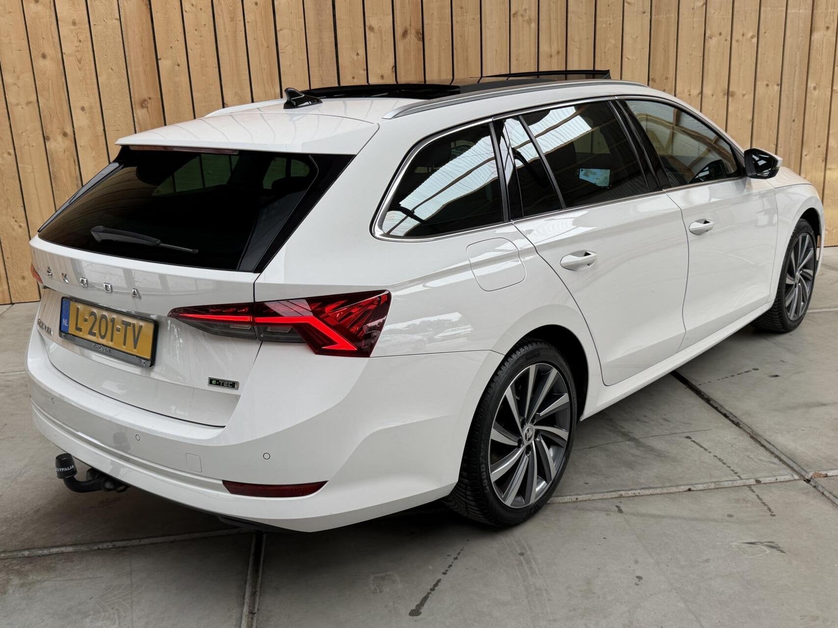 Skoda Octavia Combi 1.0 e-TSI Business Edition Plus Automaat, Auto's, Gebruikt, Euro 6, Wit, 19 km/l