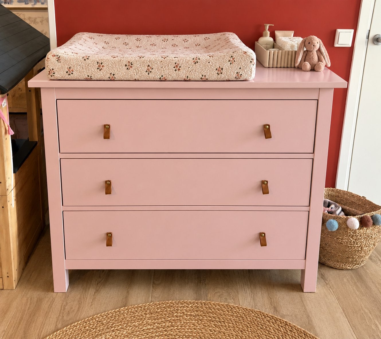Roze commode met 3 lades en leren handgrepen, Ophalen, Gebruikt, 50 tot 70 cm, 100 cm of meer