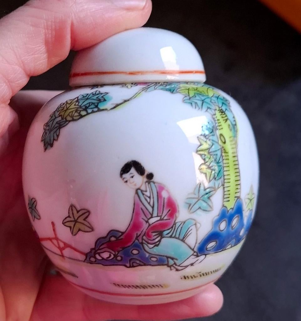 Klein gemberpotje met deksel, Ophalen