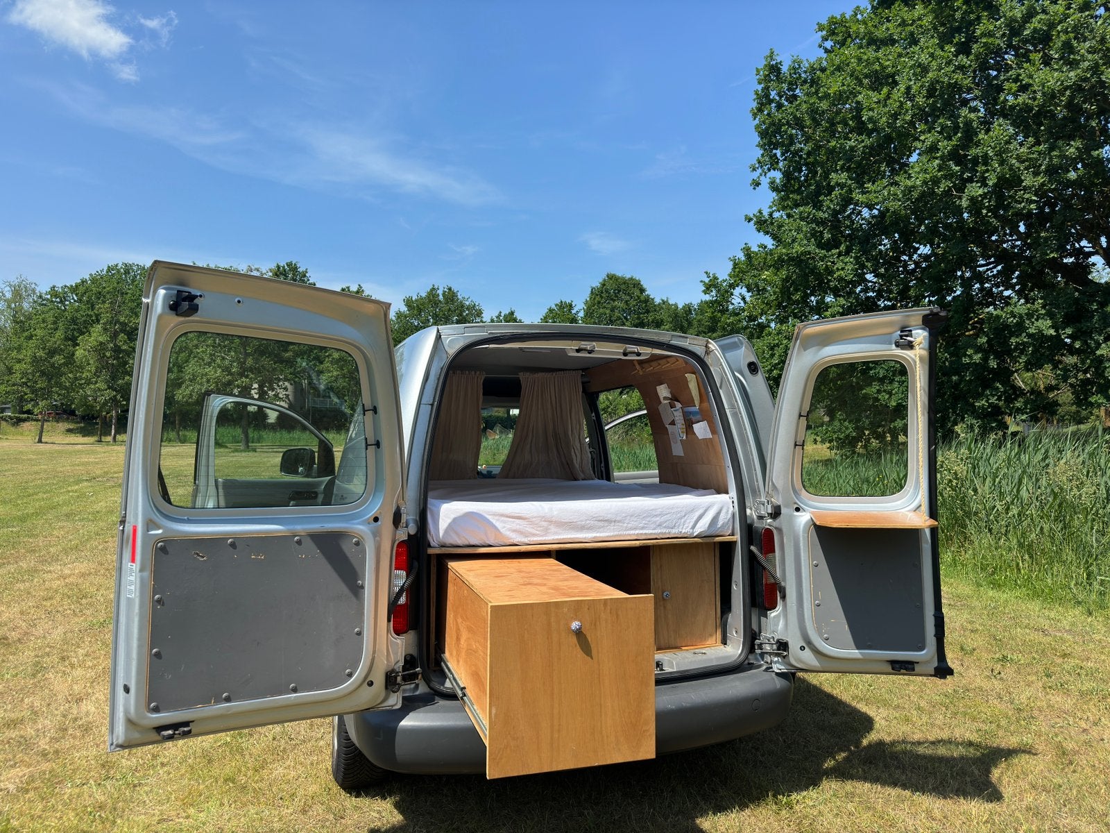 Volkswagen Caddy 2.0 Omgebouwd tot Mini Camperbusje, Voorwielaandrijving, Stof, 4 cilinders, Volkswagen