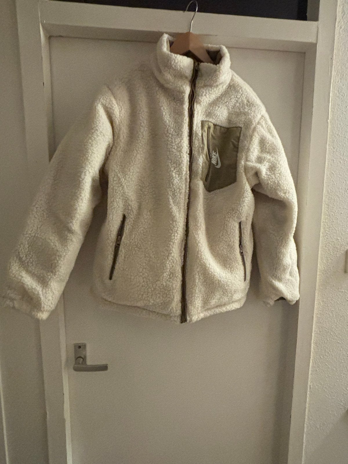 Nike Sherpa Reversible Jas - Maat M, Ophalen of Verzenden, Nieuw, Maat 48/50 (M), Beige