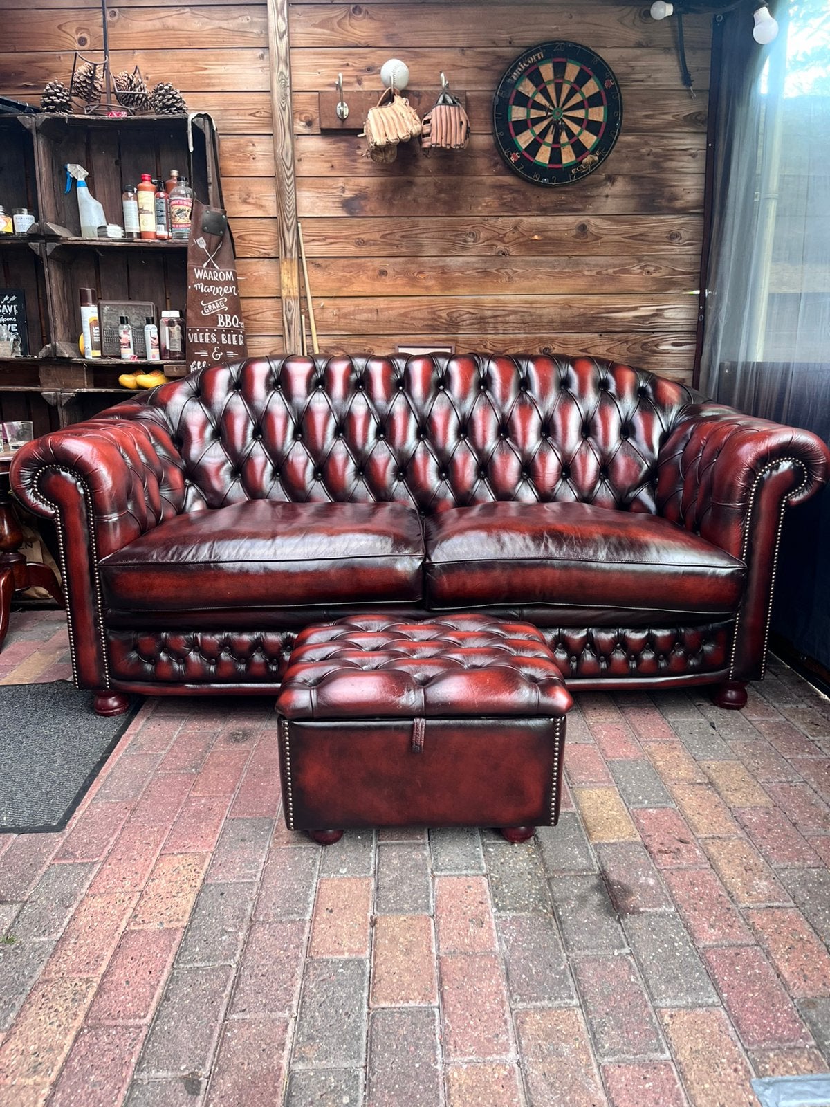 Dikke chesterfield 3 zits bank met Hocker, Chesterfield, Driepersoons, Ophalen of Verzenden, Zo goed als nieuw