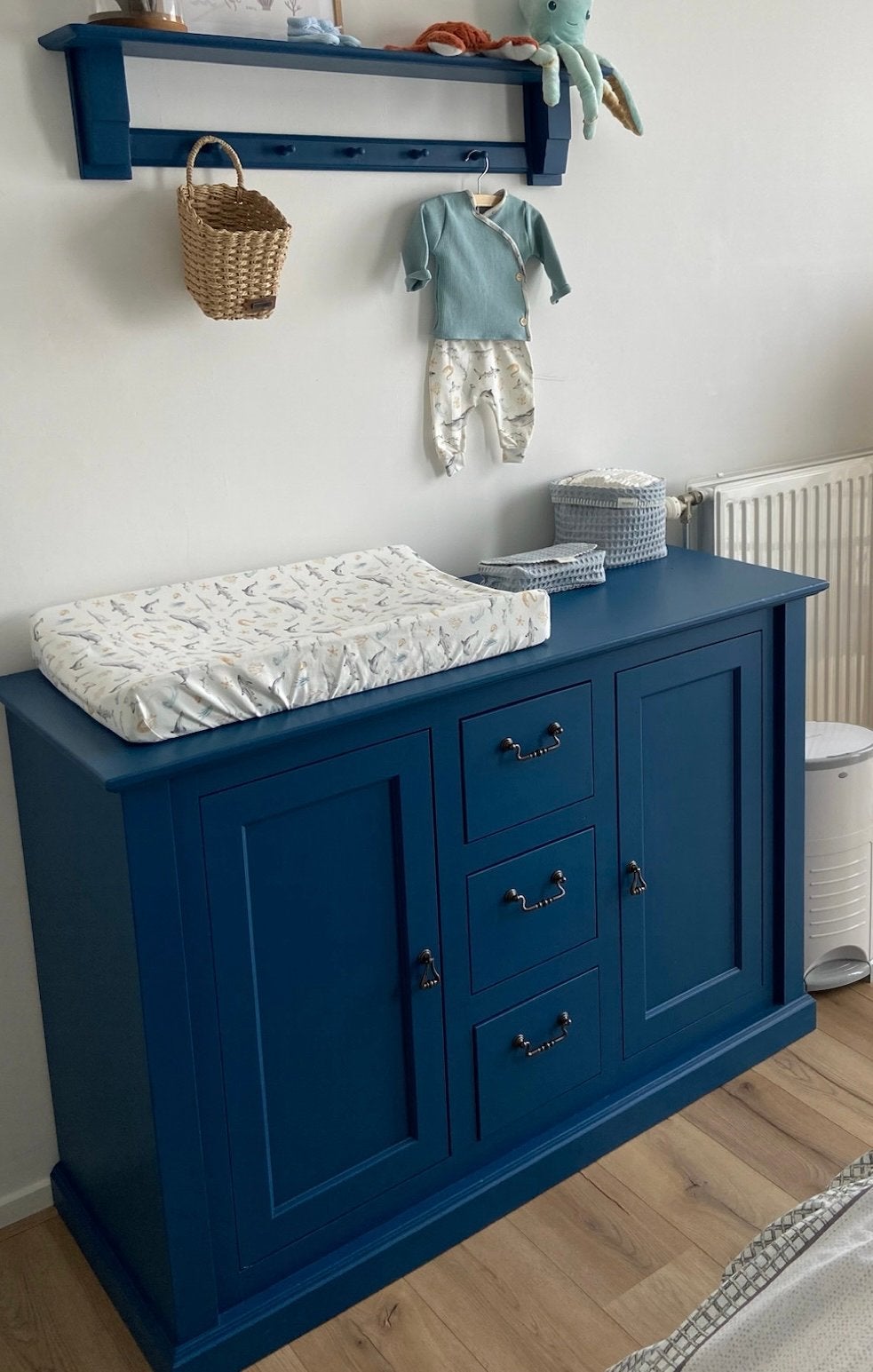 Houten dressoir / commode - Donkerblauw, Ophalen, Gebruikt, Kast, 50 tot 70 cm