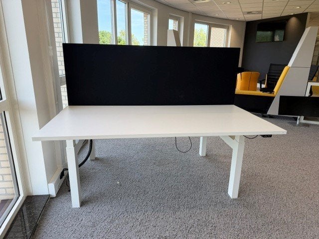 Foto 8 van Elektrische zit-sta duo-bureau met kabelgoot, verdeler, 21st