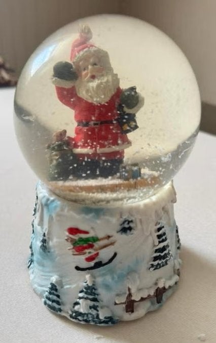 Sneeuwbal met Kerstman en muziek, Diversen, Kerst, Ophalen of Verzenden, Zo goed als nieuw