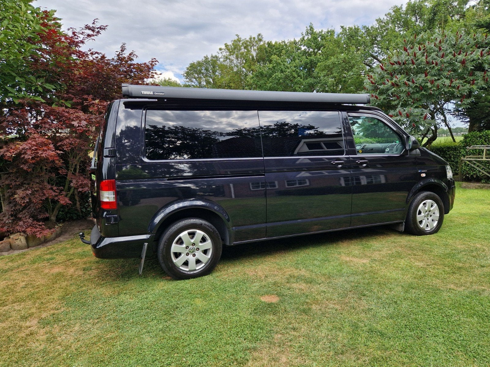 Volkswagen Caravelle T5 L2 buscamper met 6 zitplaatsen!, Caravans en Kamperen, Campers, Automaat, Chemisch toilet, Buscamper of Camperbus