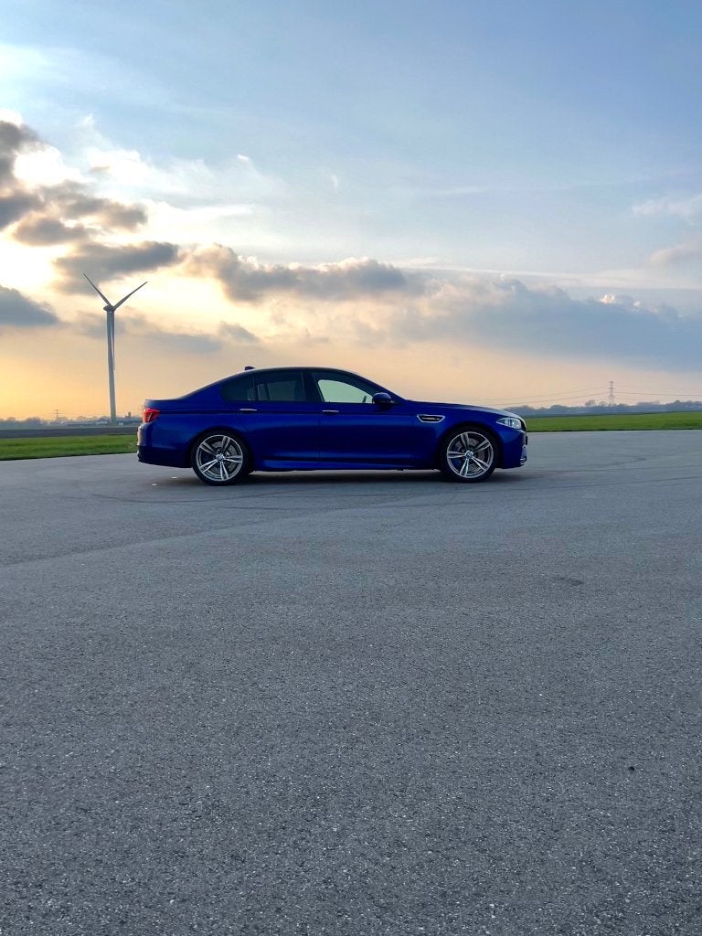 BMW M5 F10 | 2016 | San Marino Blauw, Automaat, Achterwielaandrijving, 8 cilinders, 2000 kg