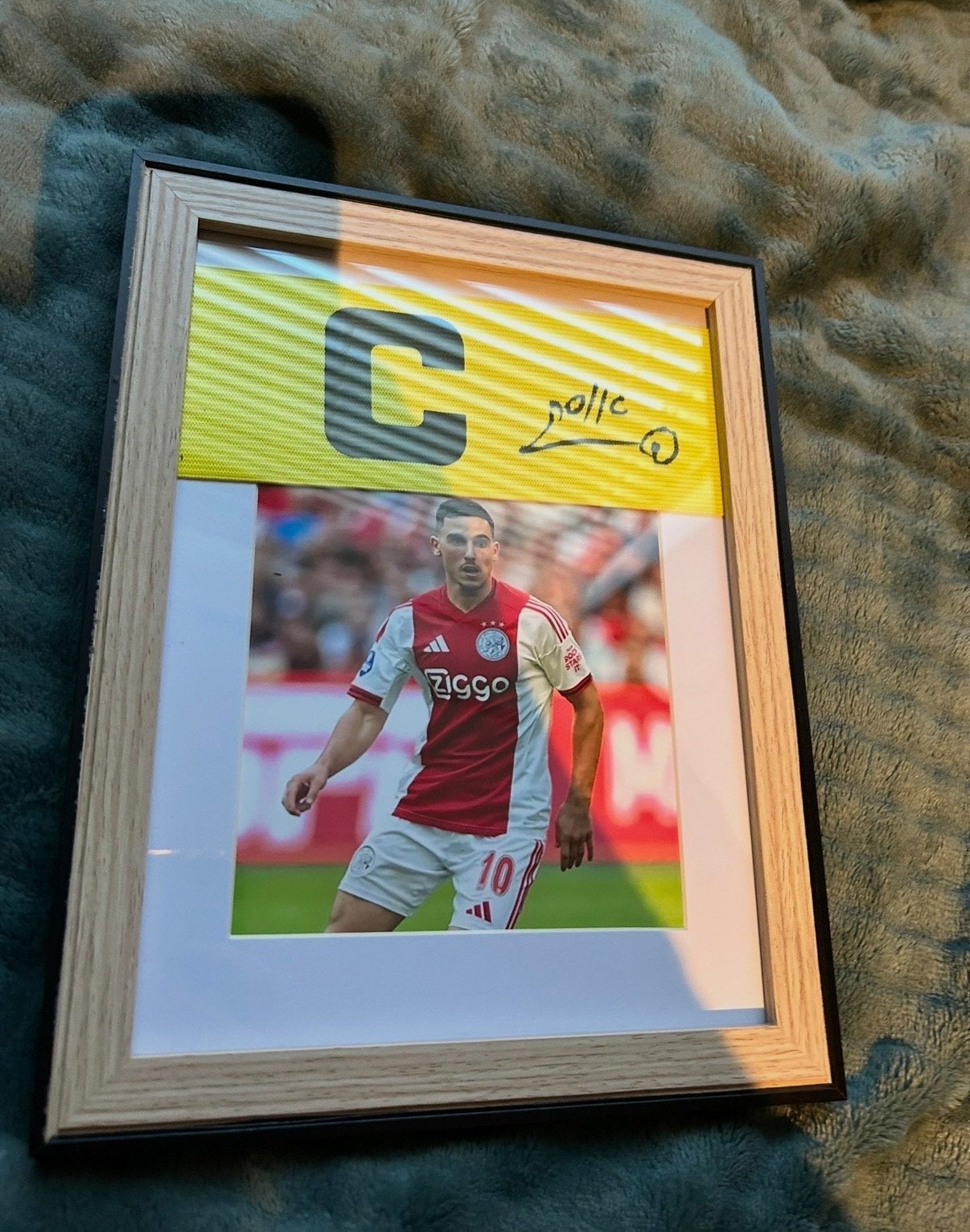 Gesigneerde aanvoerdersband Gloukh Ajax + bewijs, Verzamelen, Ophalen of Verzenden, Zo goed als nieuw, Ajax, Overige typen