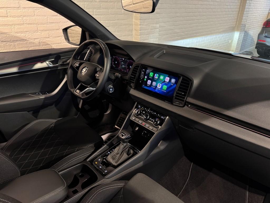 Skoda KAROQ 1.5 TSI ACT Sportline Business DSG Pano Virtual, Automaat, 4 cilinders, Zwart, Karoq