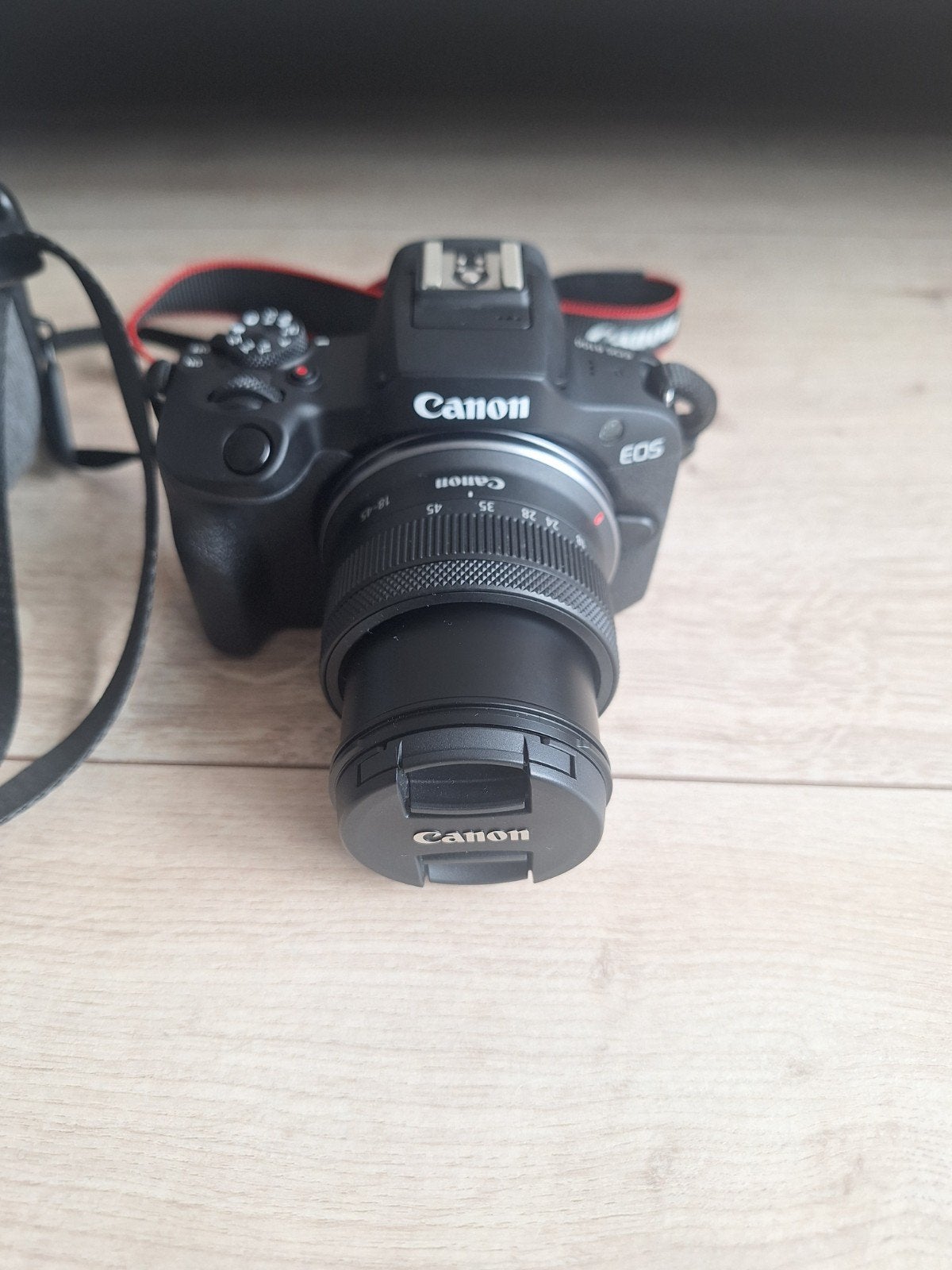 Canon EOS R100 Systeemcamera met 18-45mm lens, Ingebouwde flitser, Canon, Ophalen of Verzenden, Zo goed als nieuw