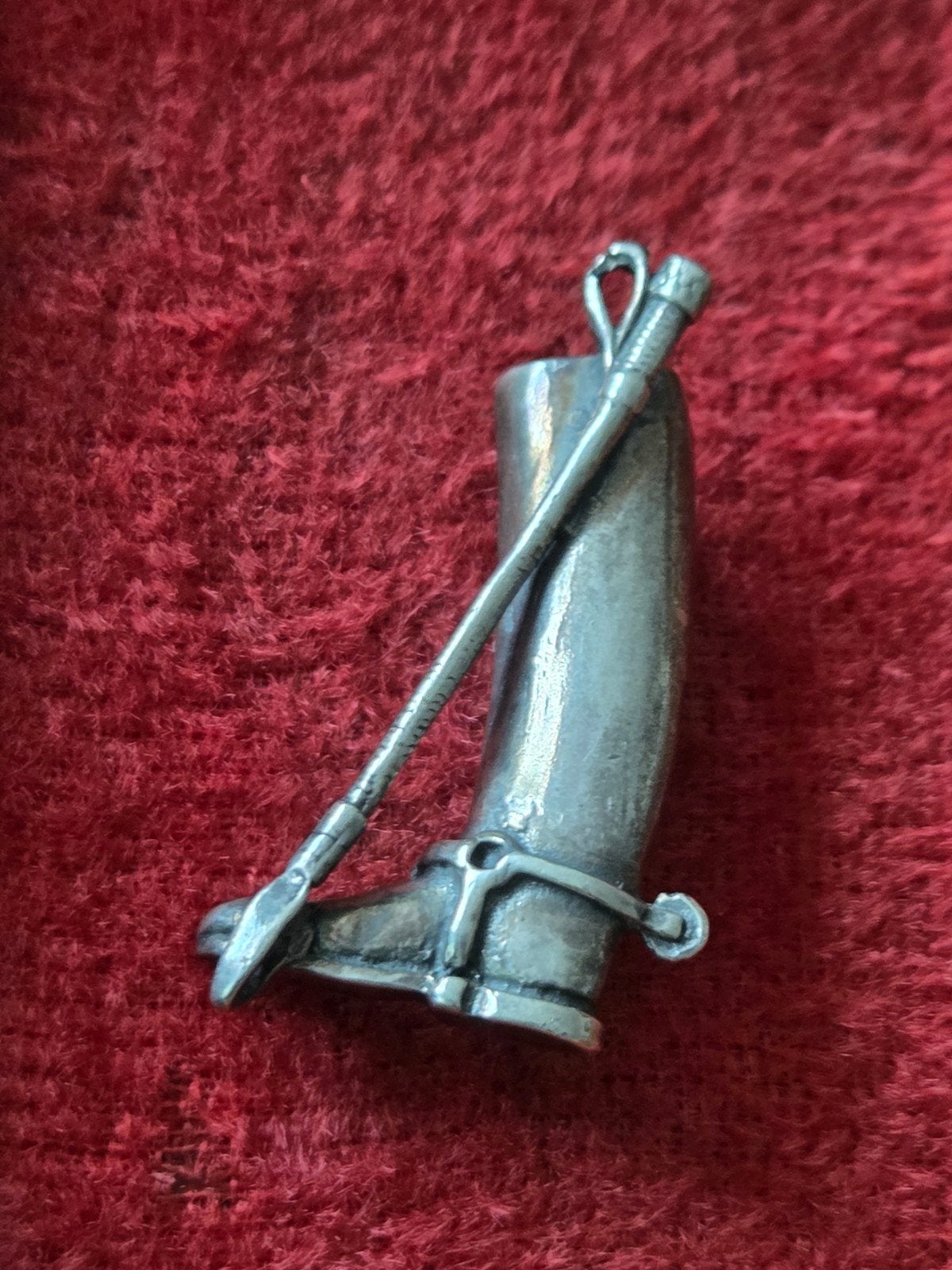 Vintage sterling zilveren broche: rijlaars & rijzweep, Ophalen of Verzenden, Zo goed als nieuw, Zilver, Zilver