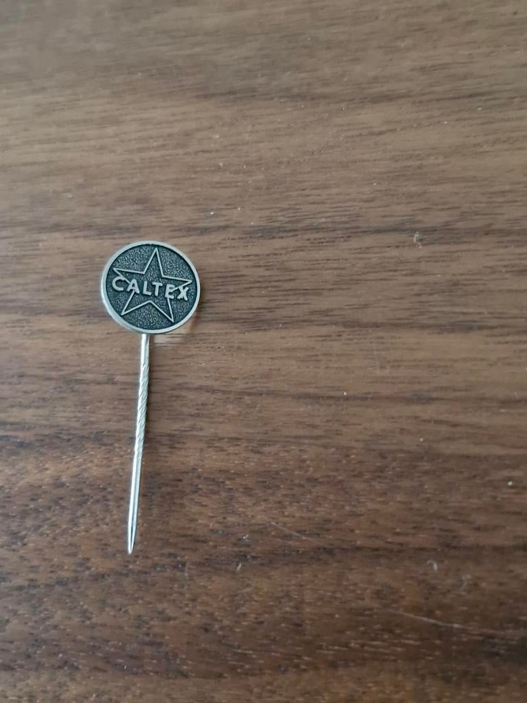 251 Caltex Speldje / Pin, Ophalen of Verzenden, Gebruikt, Merk, Speldje of Pin